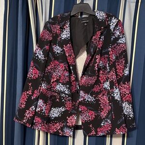 Black floral pattern blazer by Lane Bryant, size 24